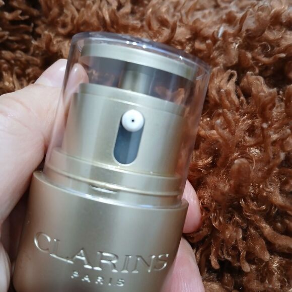 Clarins Double Serum Light Texture - Gold and Brown - Picture 4 of 4